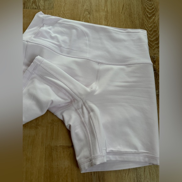 lululemon align 6” biker shorts - Picture 4 of 4